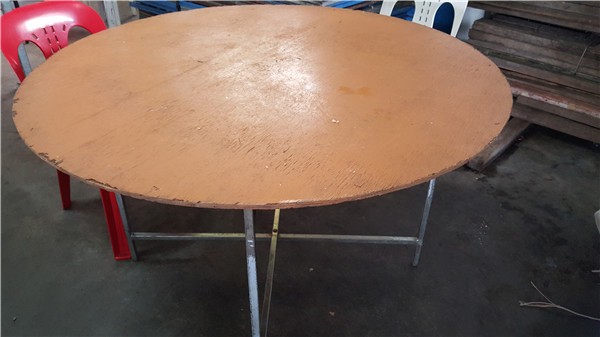 4′ Round Table